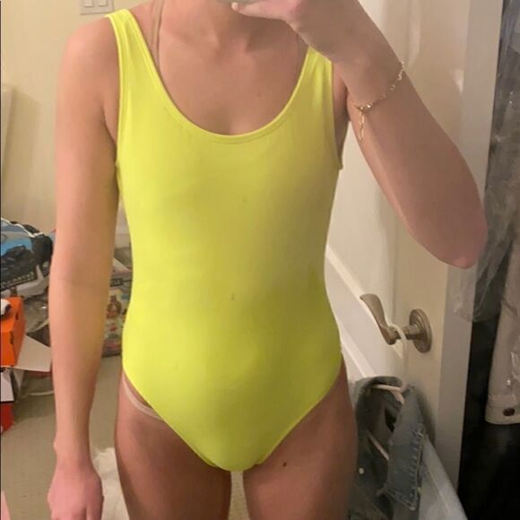 Neon yellow new one piece bathing suit open back - Picture 4 of 5